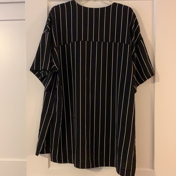 Black and white strapped tunic - Picture 5 of 6